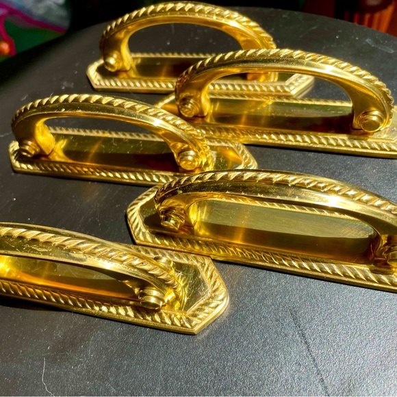 😍 5 STUNNING VINTAGE SOLID BRASS Pull Handles w Matching Backplates - Picture 1 of 5